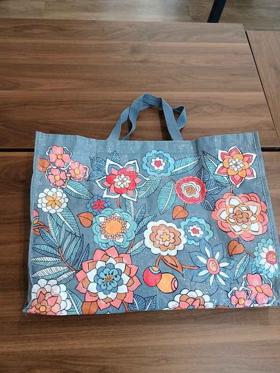 Vera Bradley Handbags - Large Vera Bradley Blue Floral Printed Shopping Tote
